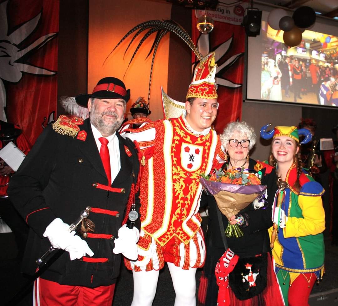 34e Gouwe Tullepetaon voor Lia Oostvogels (foto's Anny Consemulder)