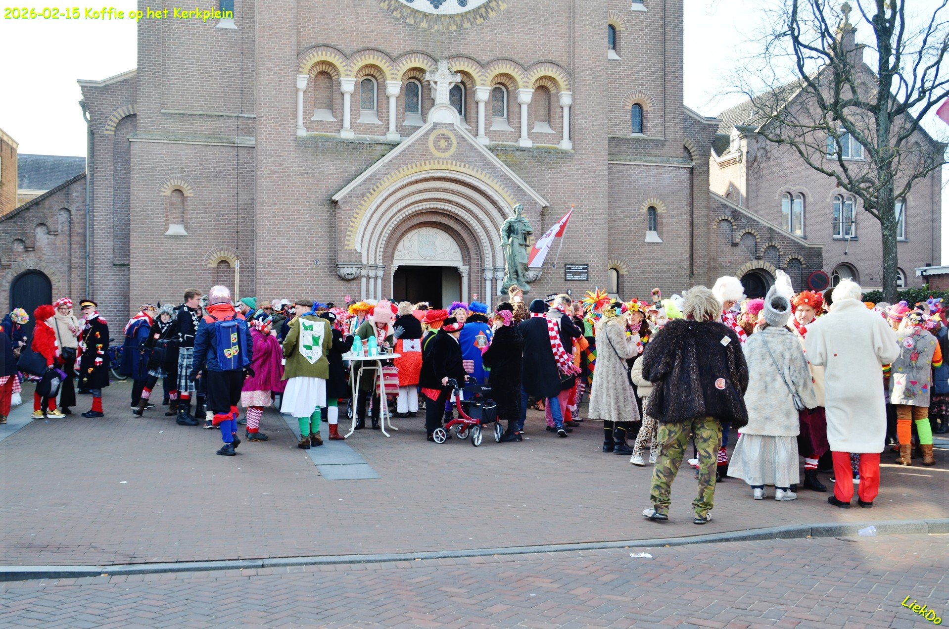 2026-02-16 Koffie op het kerkplein na de dienst!